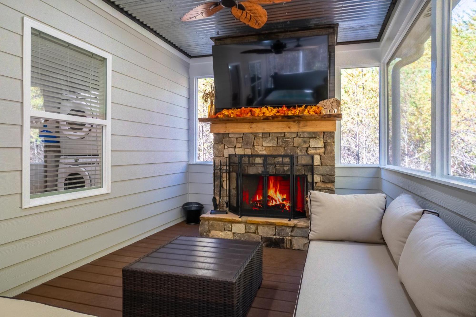 Par-Tee Haus I- Game Room & Hot Tub-Walk To Helen Bagian luar foto